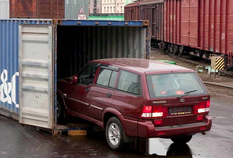 Стоимость транспортировки жд сеткой легковой машины из Санкт-Петербурга в Горловку